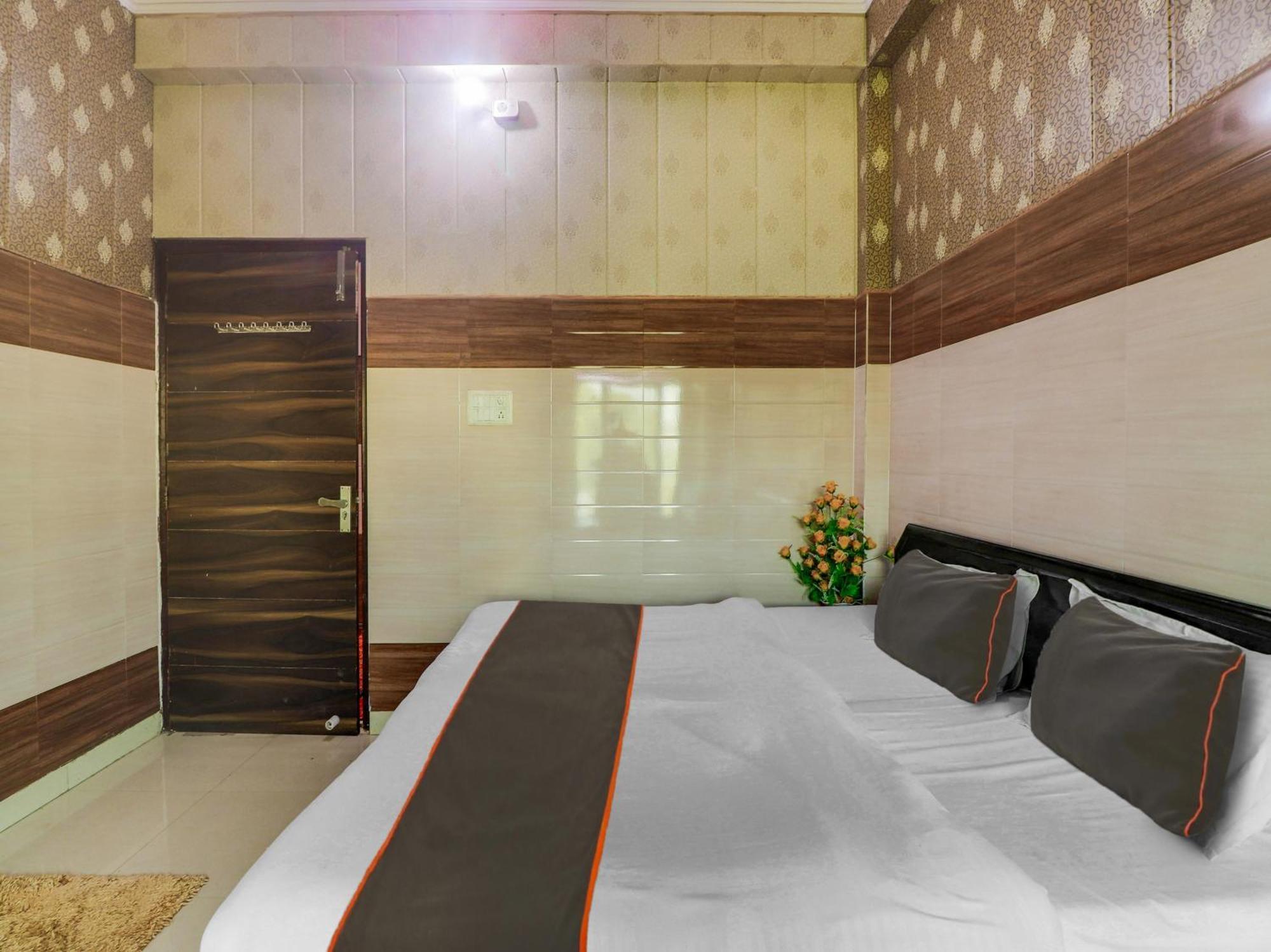 Отель Collection O Paradise And Restaurant Kashipur Экстерьер фото